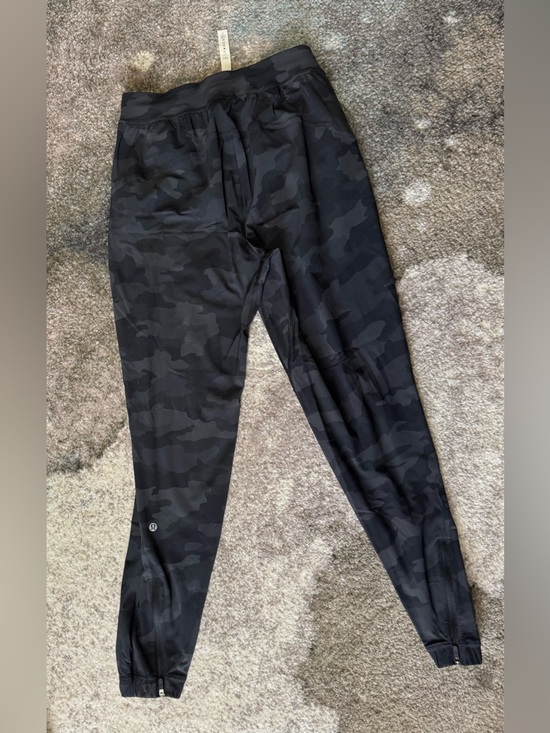 NWOT Lululemon Adapted State High-Rise
Jogger *28" - Camo Deep Coal Multi size 4 - Picture 8 of 11